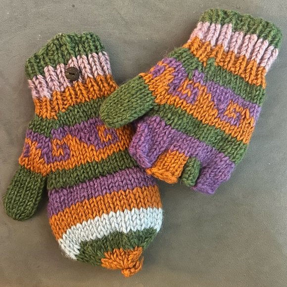 Women’s Wool Mittens - Picture 1 of 2